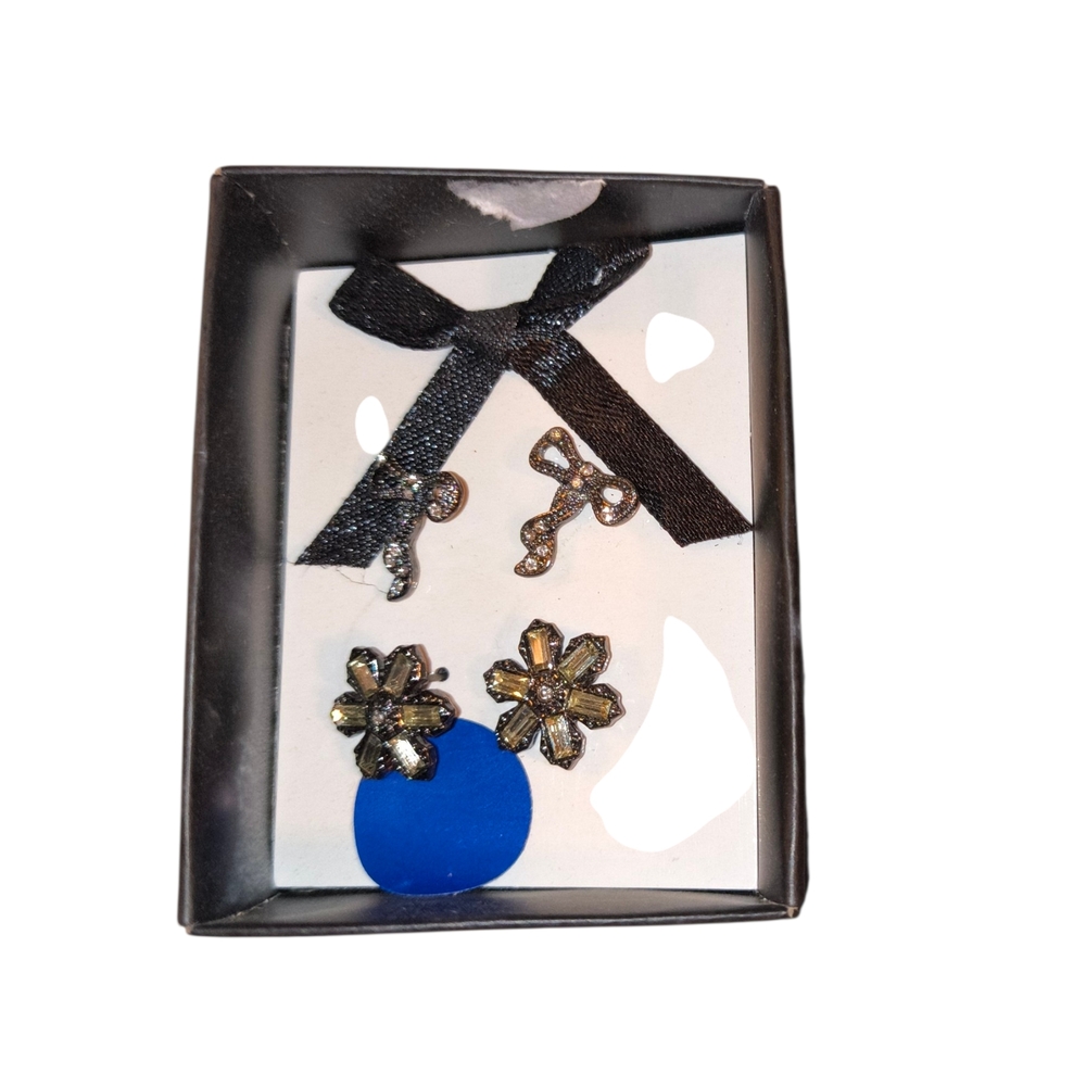 Avon Black Ribbon Bow and Gold Flower Stud Earring Set